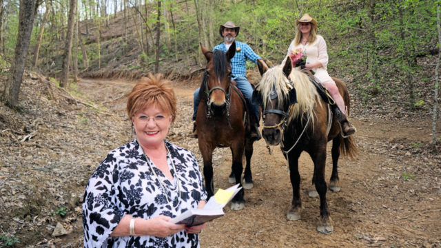 Goldrush Horserides – slide photo – married on horses