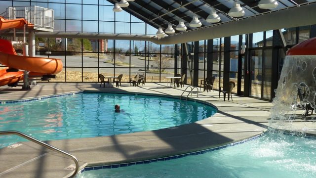 Grand smokies resort lodge pool2